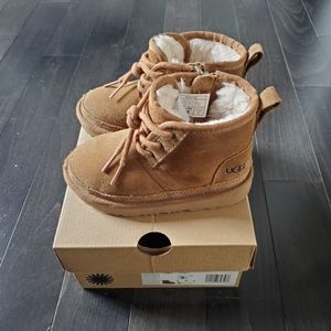 (Like New! ) UGG Neumel Boots